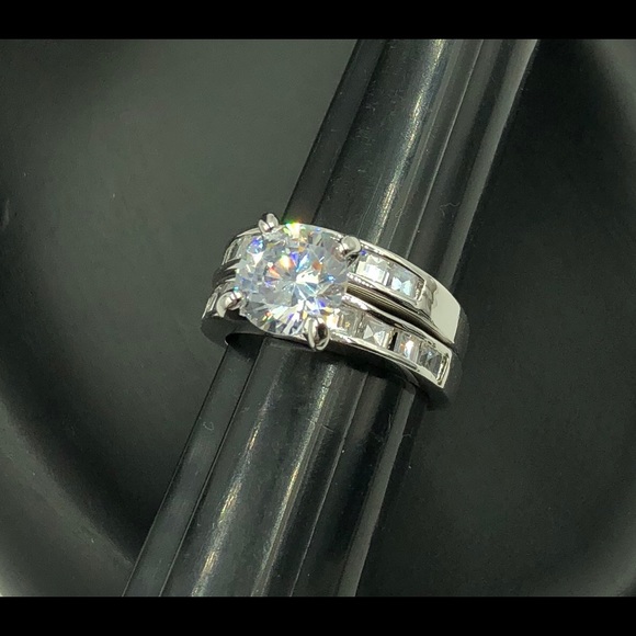 Gorgeous Wedding Ring Set Size 7 NWT - Picture 8 of 8